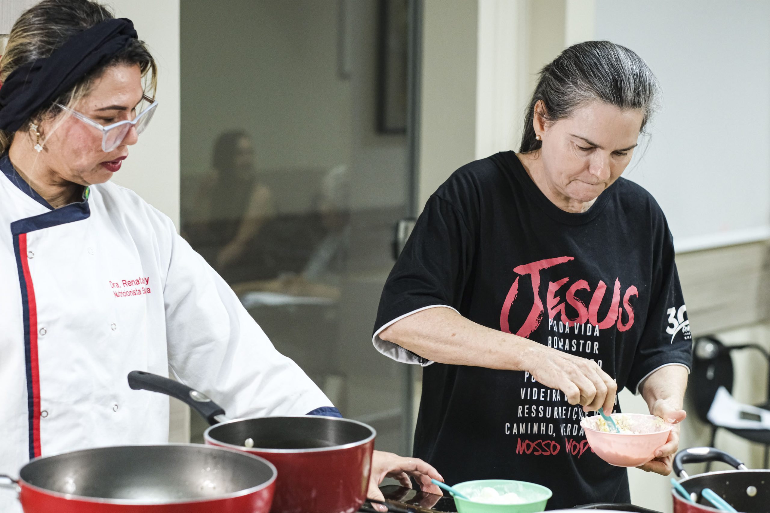 No Abril Azul, Cozinha Experimental realiza oficina de culinária funcional para famílias atípicas