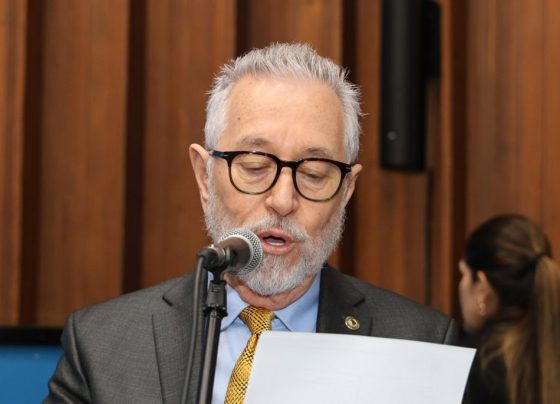 Proposta prevê cartazes informando prioridade especial para idosos com mais de 80 anos - Foto: Luciana Nassar