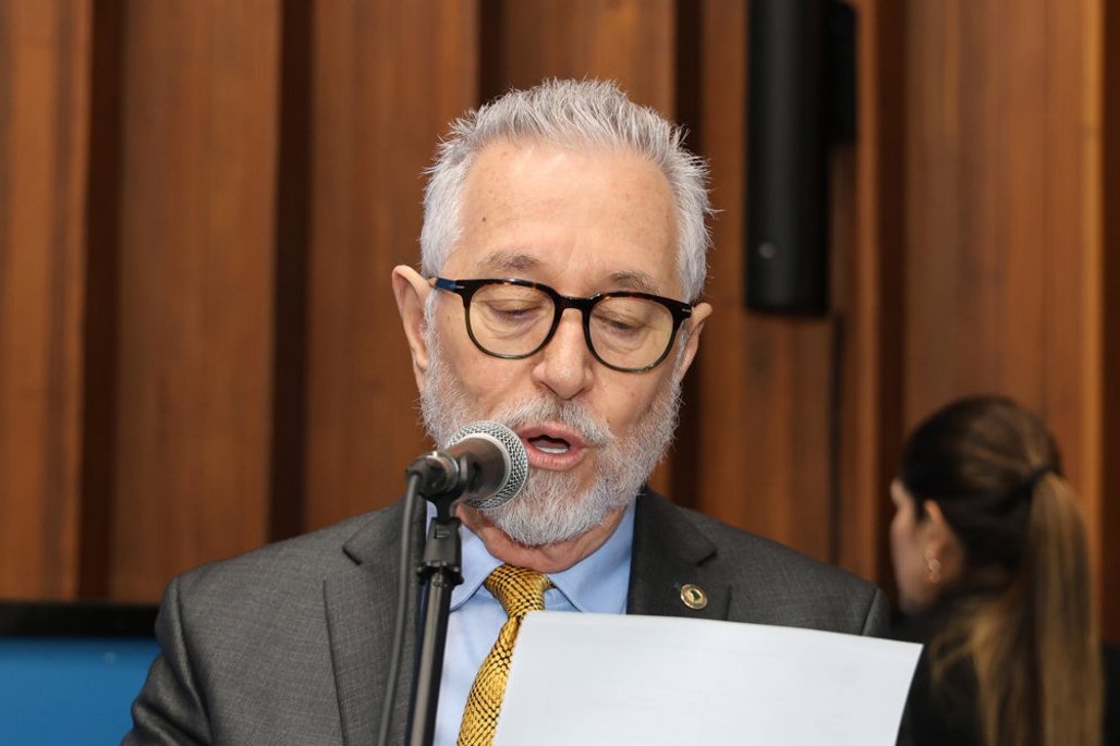 Projeto propõe divulgar prioridade para idosos acima de 80 anos