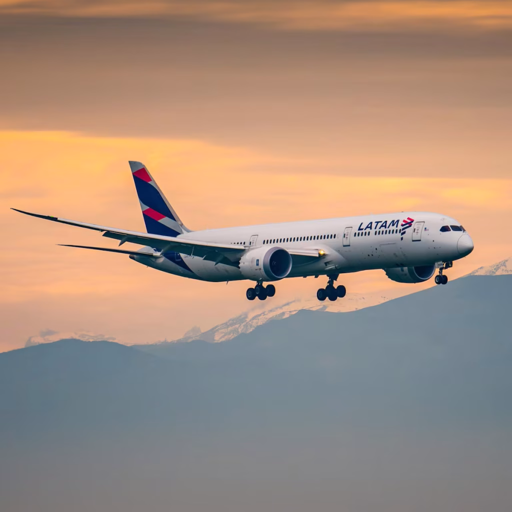 Aviões da Latam e Aerolíneas se envolvem em colisão durante manobra em solo no Chile - Foto: Latam