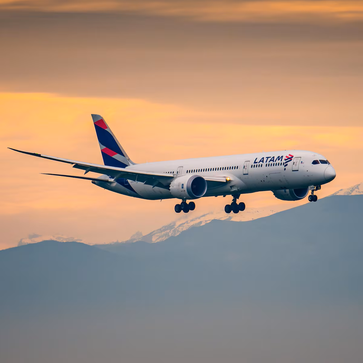 Aviões da Latam e Aerolíneas colidem em aeroporto no Chile