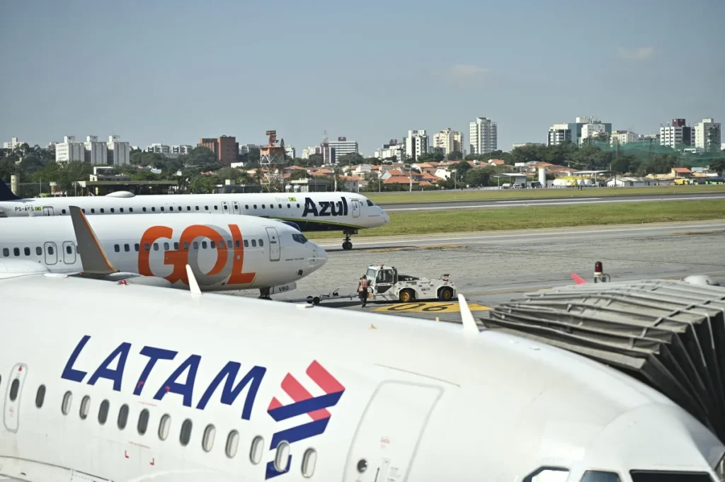Companhias aéreas reduzem voos diante da alta no custo do combustível - Foto: Getty Images