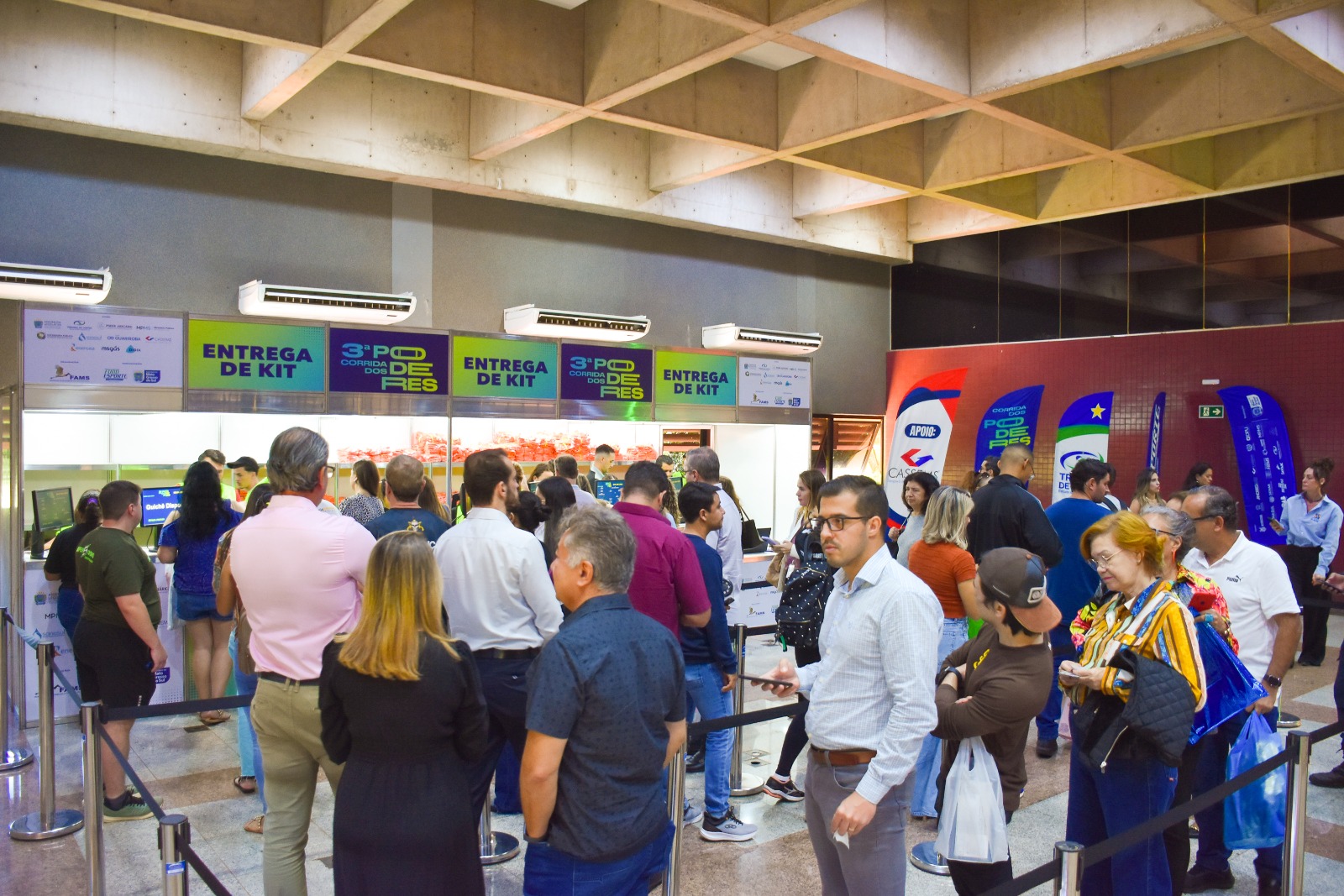 Entrega de kits da 3ª Corrida dos Poderes movimenta Campo Grande antes da largada oficial no sábado