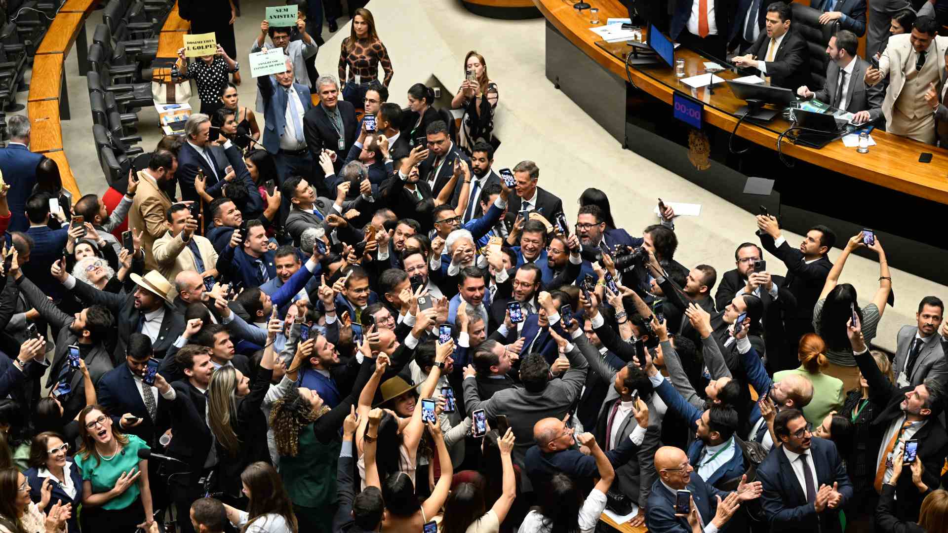 Congresso derruba veto de Lula ao PL da Dosimetria e texto vira lei