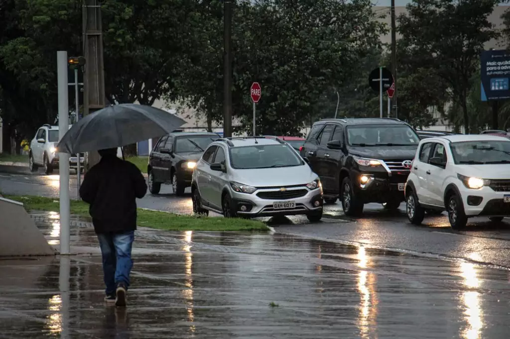 Chuva avança pelo interior de MS e deixa rodovias sob atenção