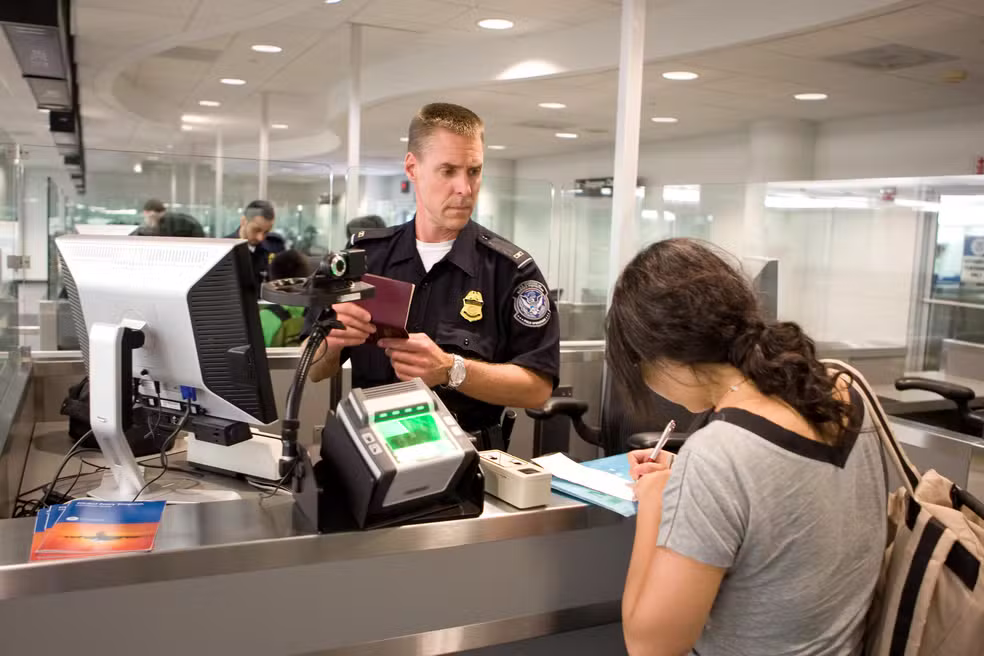 Governo Trump endurece regras para pedido de green card