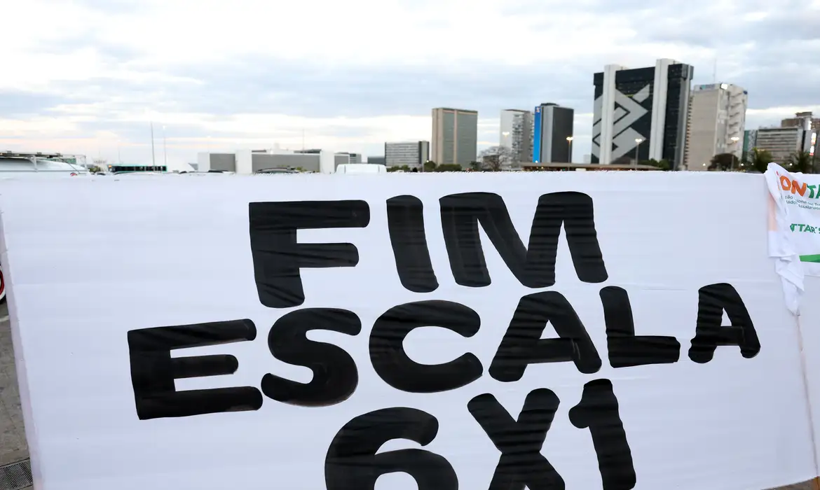 Vereadores fazem “protocolaço” de projetos pelo fim da escala 6×1