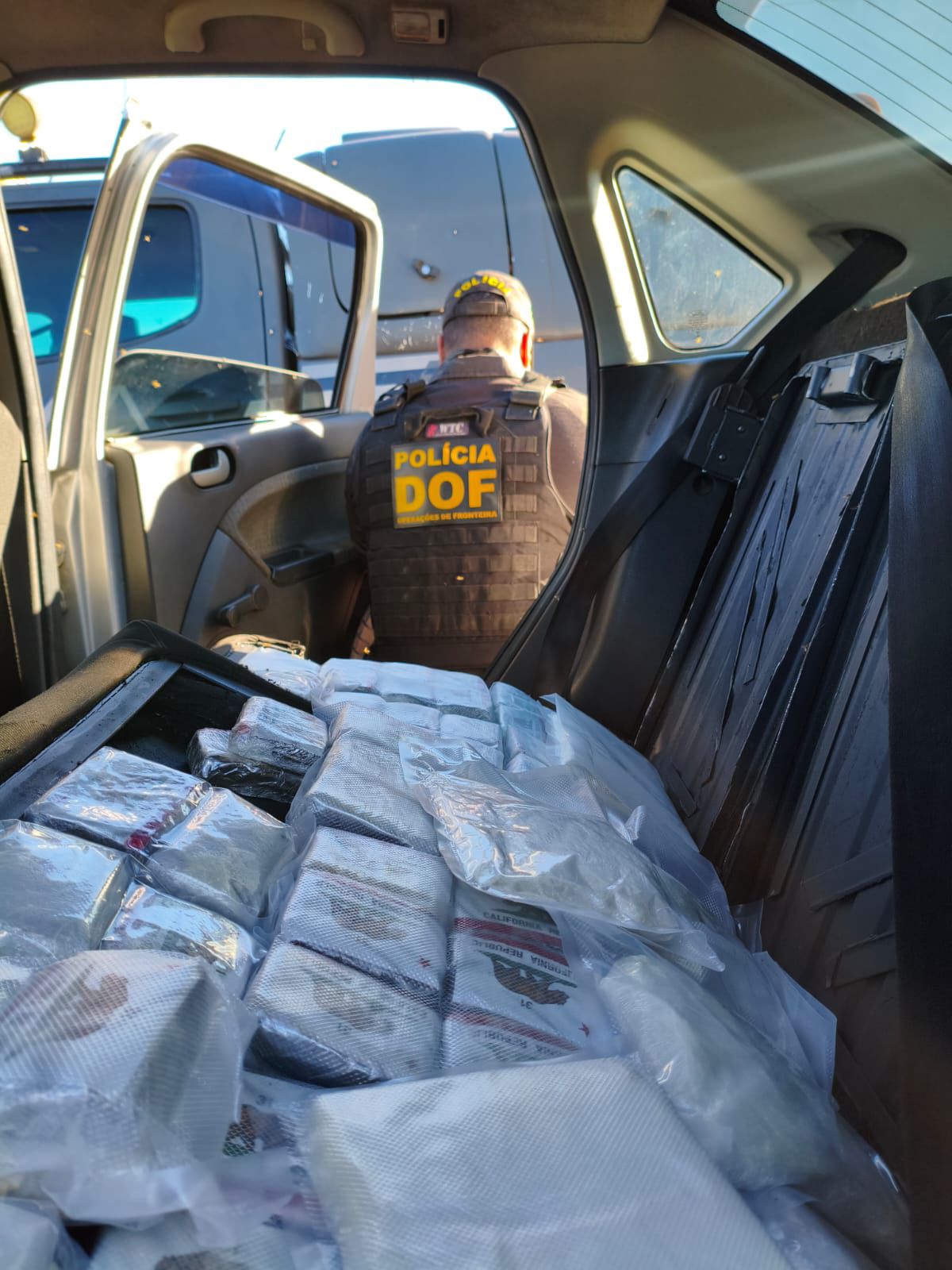 DOF apreende haxixe marroquino em fundo falso de carro em Amambai