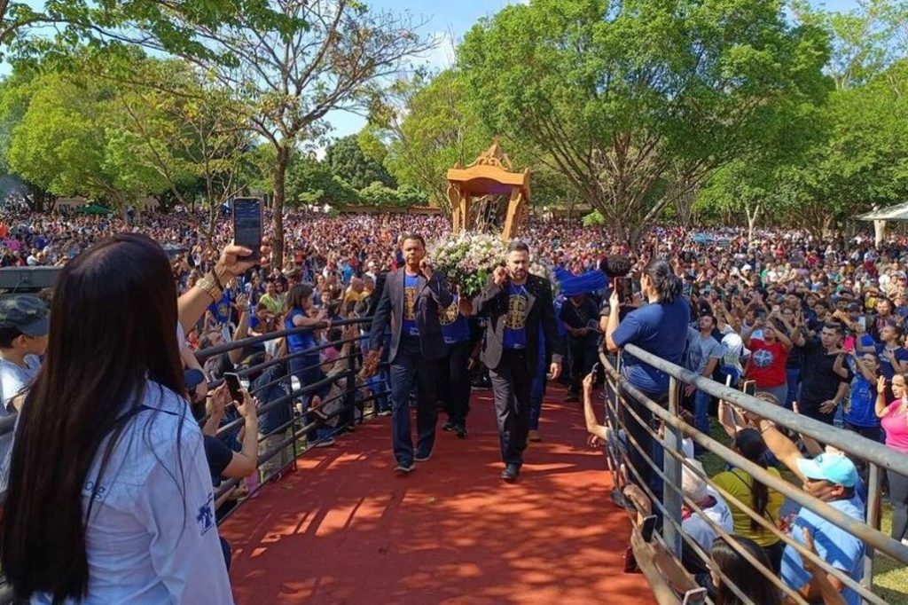 Romaria em Vila São Pedro reúne milhares de fiéis em Dourados - Foto: Osvaldo Duarte