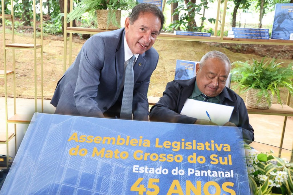 Livro resgata os 45 anos da Assembleia Legislativa de MS