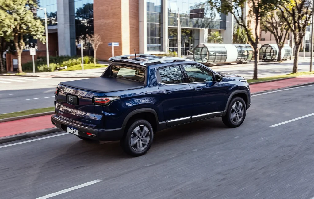 Fiat Toro 2027 estreia tecnologia híbrida-leve produzida no Brasil - Foto: Stellantis