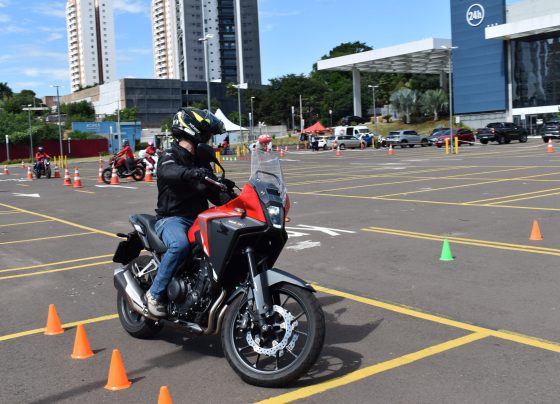 Curso gratuito de pilotagem segura reuniu motociclistas em Campo Grande - Foto: CG Notícias