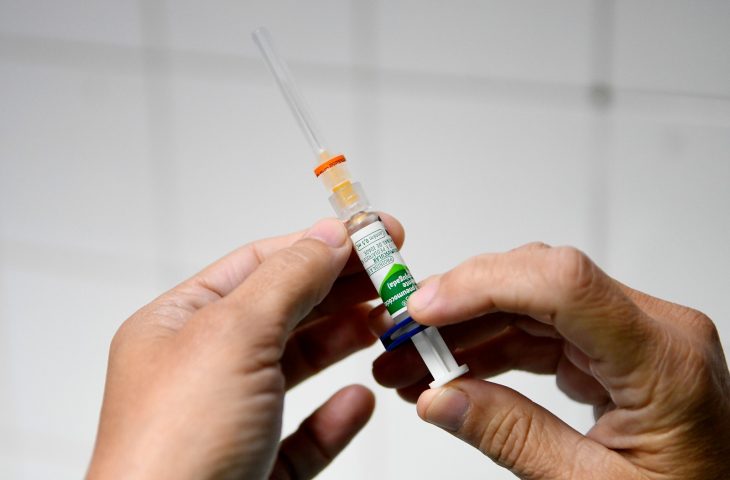 Nem toda dose pode ser usada: entenda as perdas de vacinas no SUS