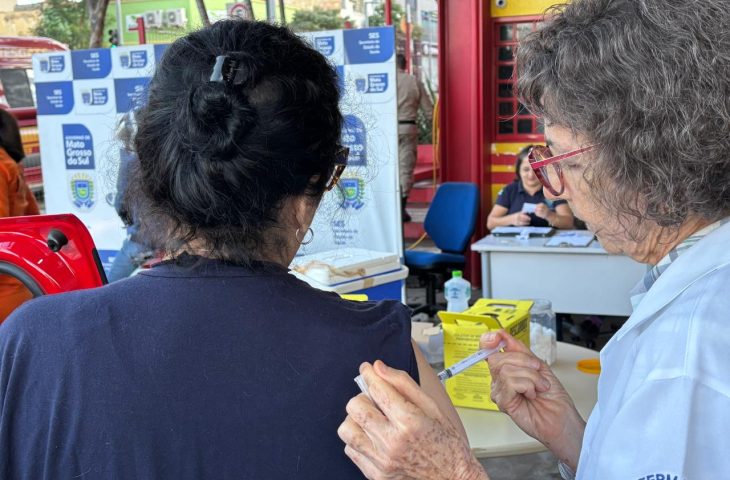 Com atendimento a motoristas e pedestres, drive-thru da vacinação registra cerca de 4 mil doses aplicadas
