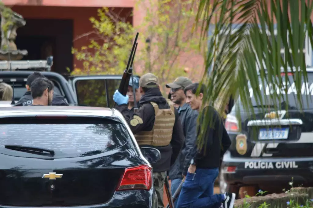 Médico foi levado para a Deam após apreensão de armas no imóvel - Foto: Maya Severino
