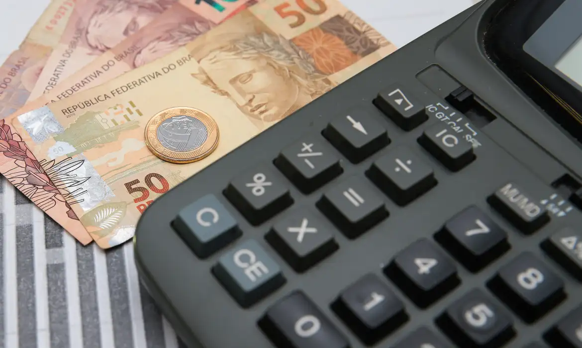 Dívida Pública sobe 1,91% em abril e encosta em R$ 8,8 trilhões