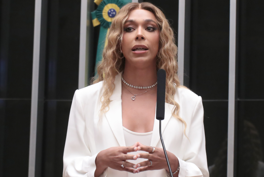 Erika Hilton aciona PGR contra lei de banheiros em Campo Grande