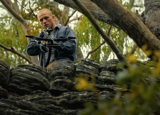 Charlize Theron protagoniza sequência intensa de sobrevivência em suspense da Netflix - Foto: Reprodução