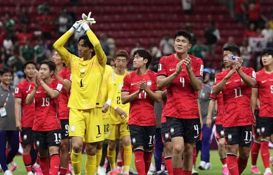 Jogadores da Coreia do Sul comemoram vitória sobre a República Tcheca - Foto: REUTERS/Amanda Perobelli