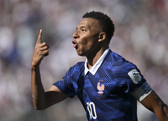 Mbappé marcou duas vezes e liderou a vitória da França sobre Senegal na estreia - Foto: FIFA
