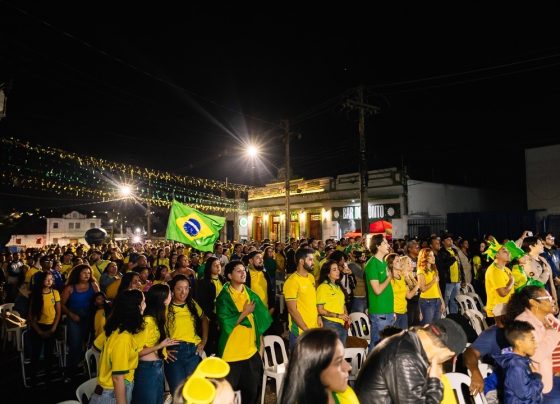 Torcedores lotaram a Esplanada Ferroviária para acompanhar a estreia do Brasil na Copa - Foto: CG Notícias
