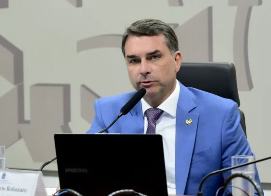Flávio Bolsonaro afirmou que o Bolsa Família deve ser mantido independentemente do governo - Foto: Geraldo Magela/Agência Senado