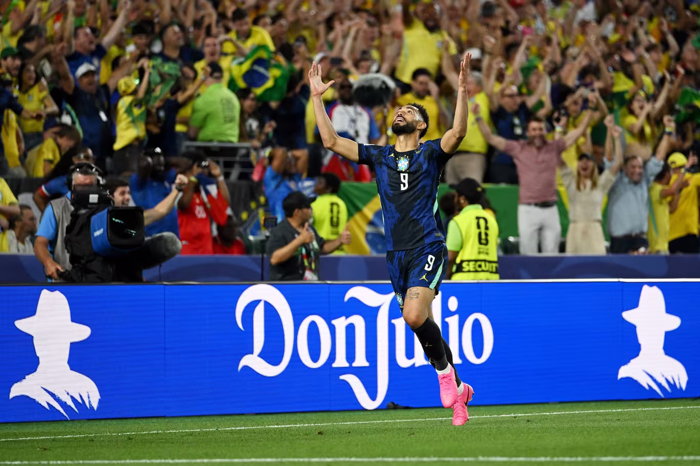 Brasil vence Haiti, assume liderança e encaminha classificação