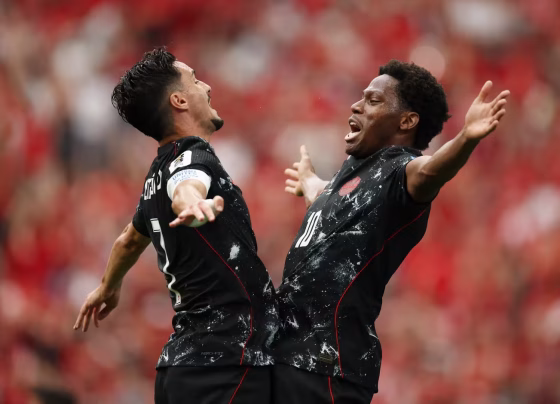 Jonathan David brilhou com três gols na goleada histórica do Canadá sobre o Catar - Foto: Jared C. Tilton/FIFA via Getty Images