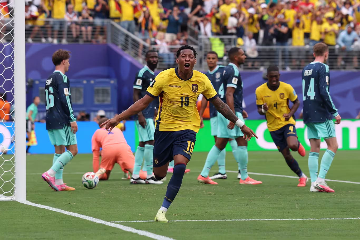 Equador vira contra Alemanha e avança no Grupo E
