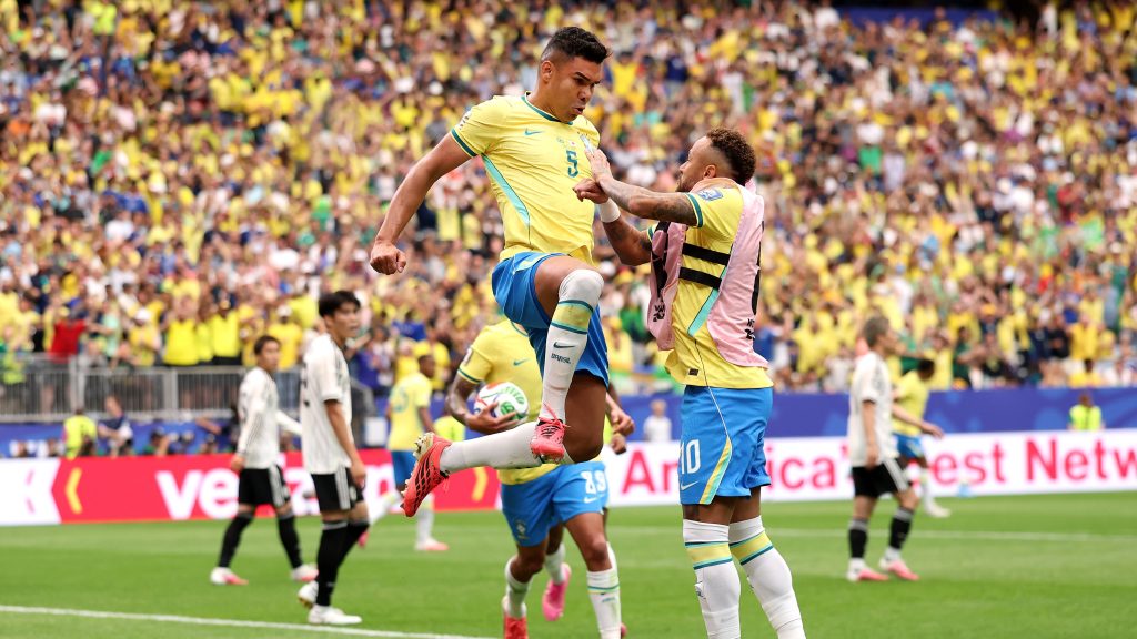 Brasil venceu o Japão por 2 a 1, de virada, e avançou às oitavas da Copa - Foto: Fifa