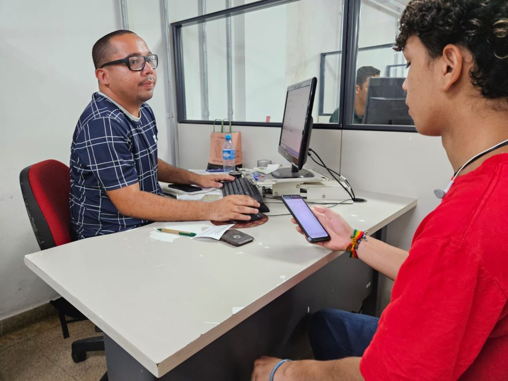 Trabalhadores podem buscar uma das 966 vagas disponíveis na Funsat nesta sexta-feira - Foto: CG Notícias