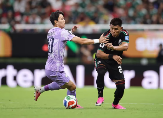 México manteve os 100% de aproveitamento e assumiu a liderança isolada do Grupo A - Foto: Hector Vivas/FIFA via Getty Images
