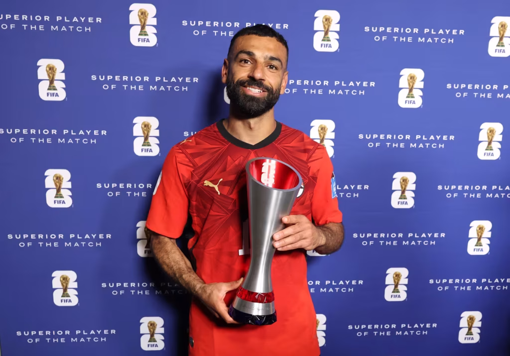 Mohamed Salah brilhou com gol e assistência na vitória histórica do Egito - Foto: FIFA/Getty Images