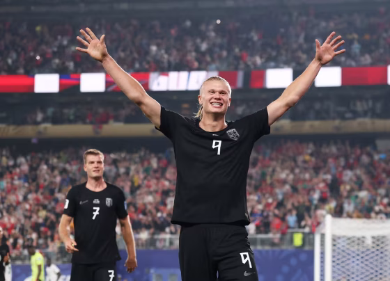 Haaland comemora um dos gols que garantiram a classificação da Noruega - Foto: FIFA