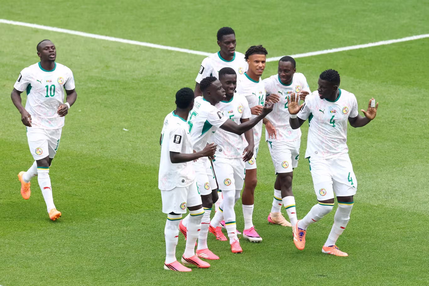 Senegal goleia Iraque e mantém sonho de vaga na Copa