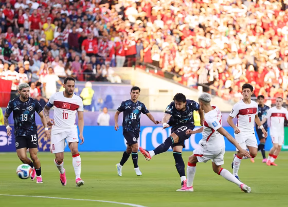 Paraguai marcou no primeiro minuto e conquistou triunfo importante no Grupo D - Foto: Richard Heathcote/Getty Images