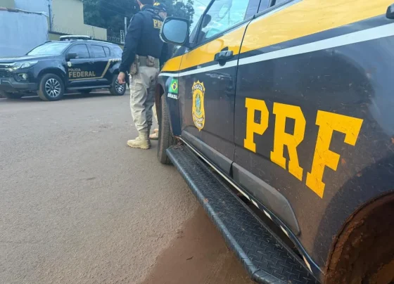Operação da Polícia Federal cumpre mandados contra grupo investigado por contrabando de cigarros - Foto: PRF
