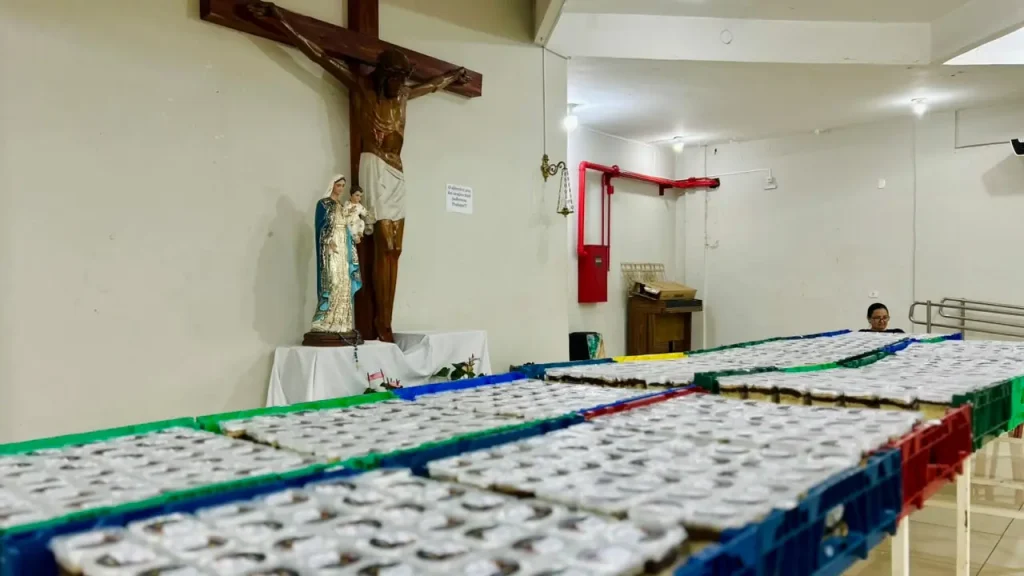 Produção de 20 mil bolos de Santo Antônio atrai fiéis de diversas cidades - Foto: Marcos Ermínio