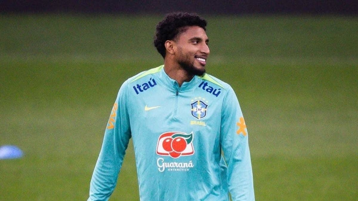 Éderson chega aos EUA e comemora chance na seleção brasileira