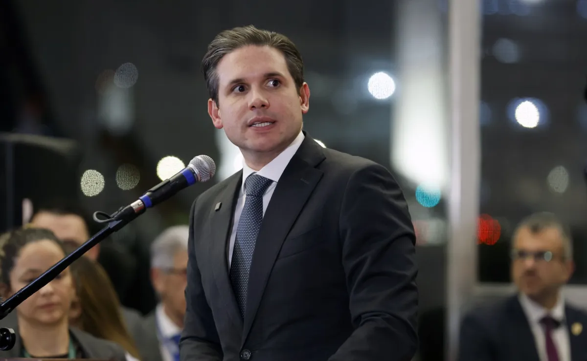 Hugo Motta quer votar projeto do governo sobre fim da escala 6×1 na próxima semana