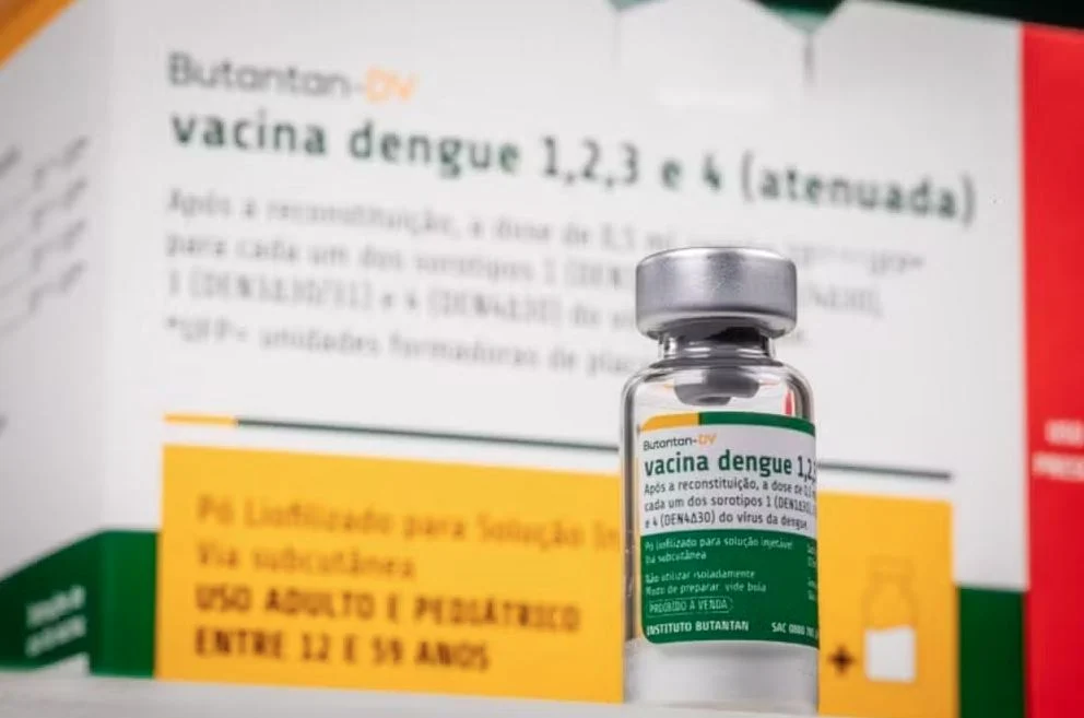 Vacina da dengue do Butantan é suspensa após 42 casos graves