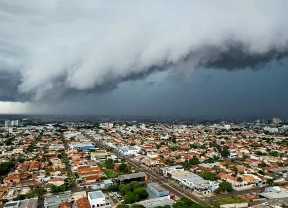 Chuva intensa atinge ruas de Campo Grande - Foto: Ariovaldo Dantas