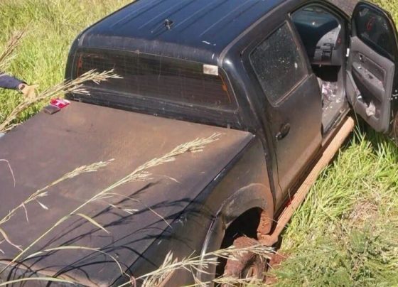 Caminhonete usada pelo suspeito foi localizada durante ação policial no Paraguai - Foto: Divulgação/PCMS