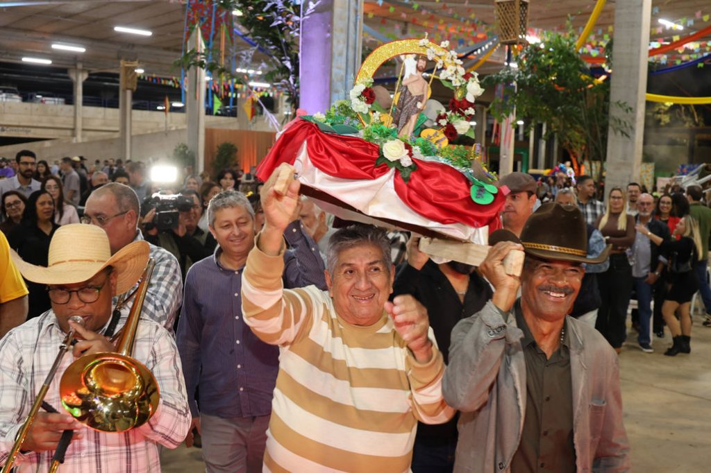 Arraiá da ALEMS reuniu famílias, cultura popular e mais de 30 entidades beneficentes - Foto: Luciana Nassar