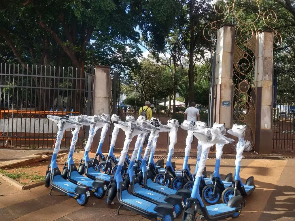 Campo Grande inicia teste de aluguel de patinetes elétricos