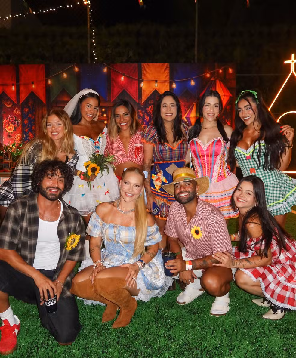 Virginia e Vini Jr. fazem festa julina em mansão no Rio