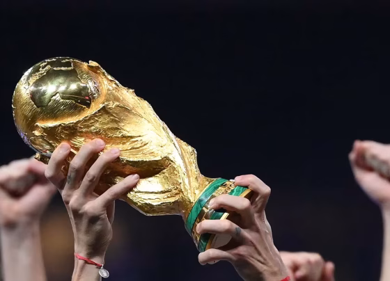 Troféu da Copa do Mundo será disputado por Argentina, Espanha, França ou Inglaterra - Foto: Fifa