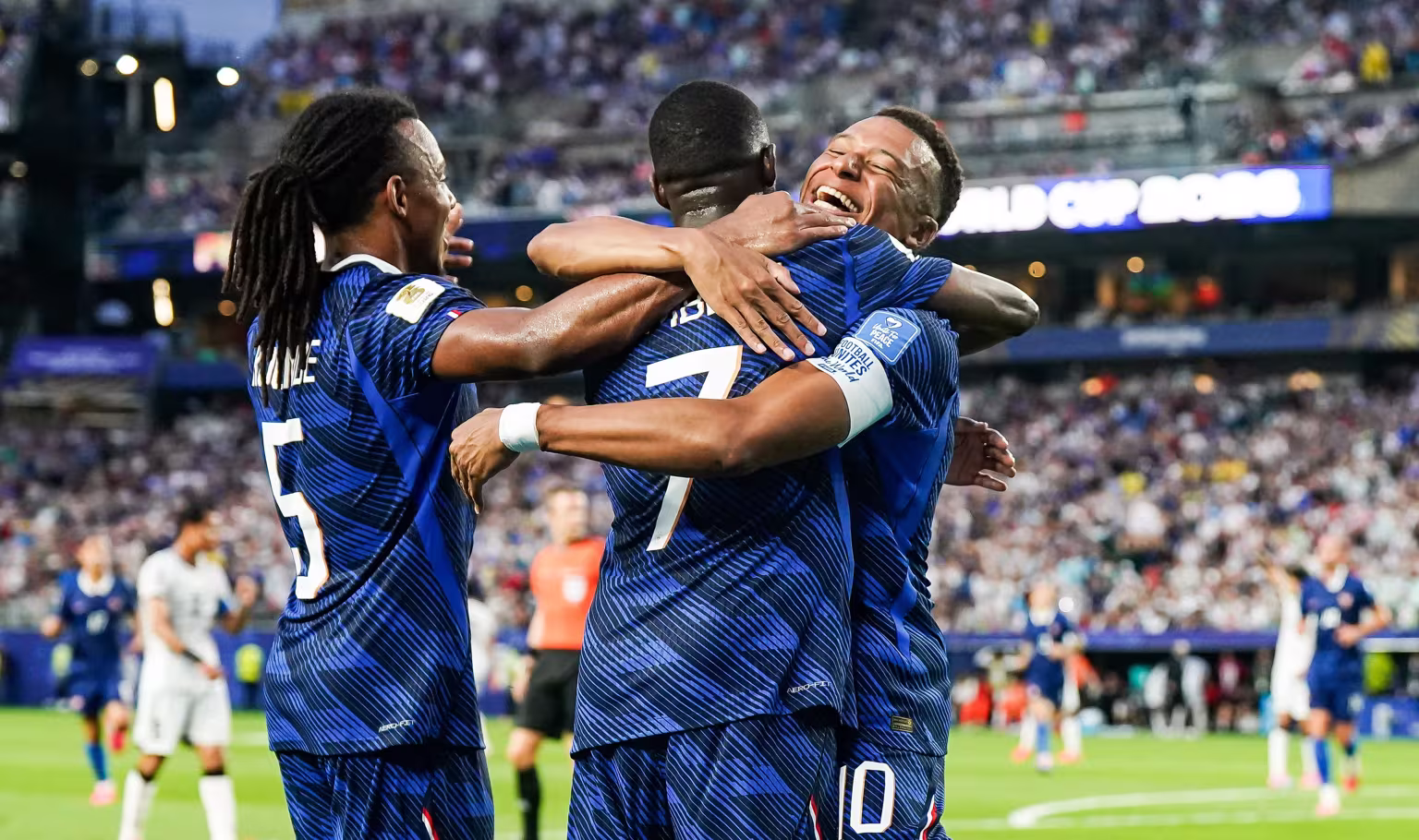 França vence Marrocos e chega à semifinal da Copa
