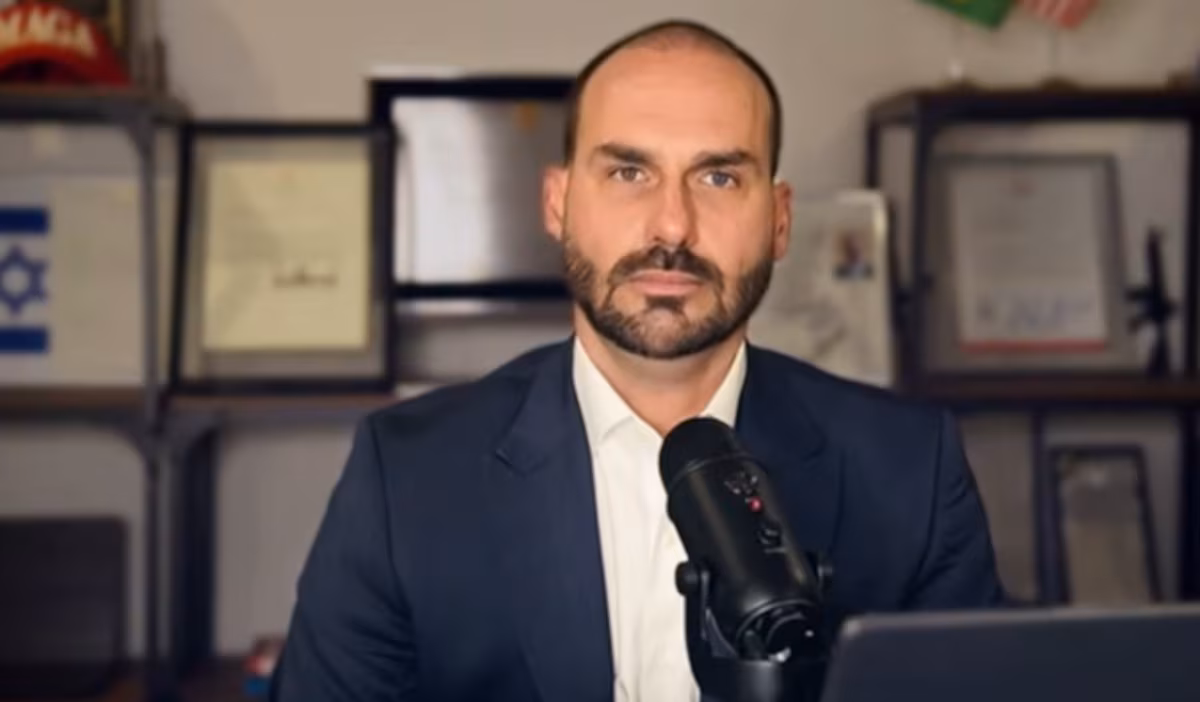 PF conclui processo e recomenda demissão de Eduardo Bolsonaro