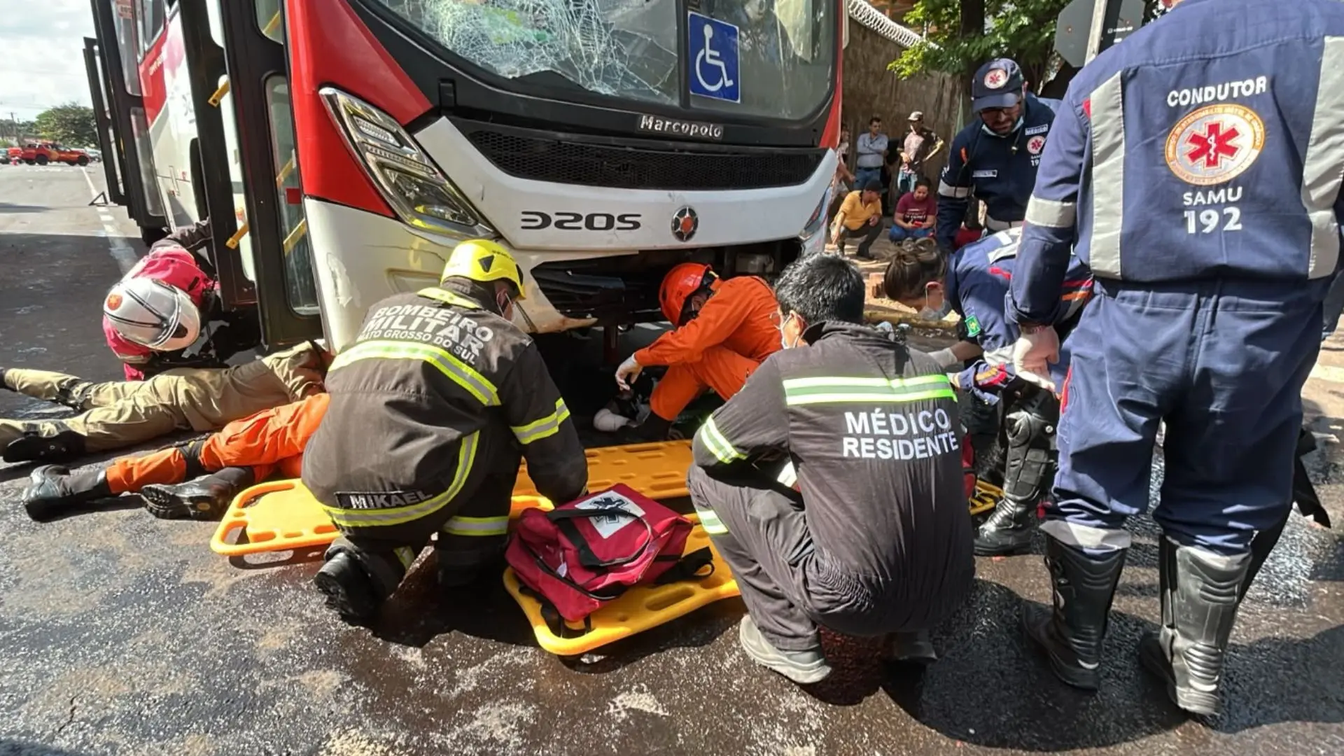 Motociclista arrastada por ônibus morre na Santa Casa